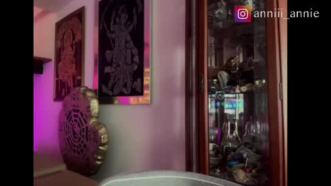 JEANNE no olvides seguirme dont forget follow me  uu online show from November 21, 8:51 pm