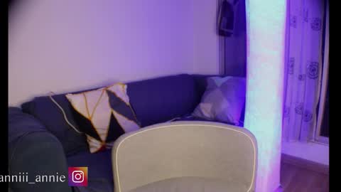 JEANNE no olvides seguirme dont forget follow me  uu online show from March 4, 11:55 pm