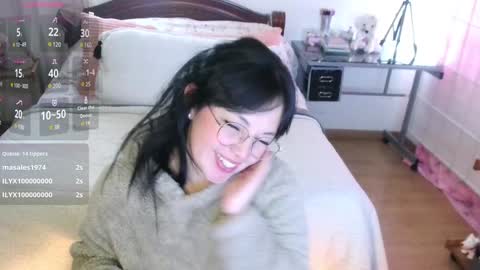Snapshot of annie_swan_18 chatting on December 10, 5:00 pm LAURA - A n n i e S w a n online show from December 10, 5:00 pm