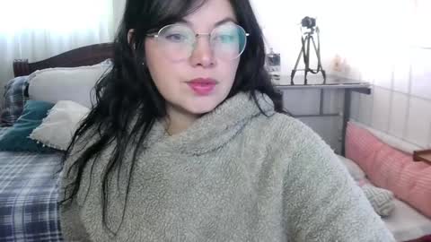 Snapshot of annie_swan_18 chatting on January 13, 3:58 pm LAURA - A n n i e S w a n online show from January 13, 3:58 pm