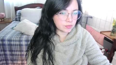 Snapshot of annie_swan_18 chatting on January 15, 4:11 pm LAURA - A n n i e S w a n online show from January 15, 4:11 pm