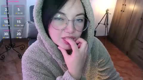 Snapshot of annie_swan_18 chatting on February 5, 2:37 pm LAURA - A n n i e S w a n online show from February 5, 2:37 pm