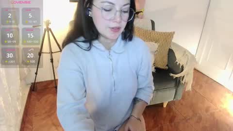 Snapshot of annie_swan_18 chatting on February 19, 6:00 pm LAURA - A n n i e S w a n online show from February 19, 6:00 pm
