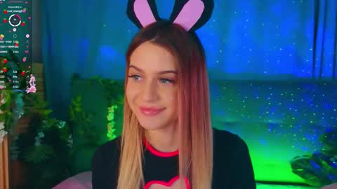 annie online show from February 12, 8:37 pm