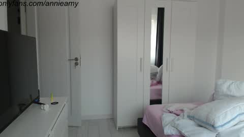 Annie online show from January 17, 1:13 pm