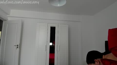 Annie online show from September 24, 11:46 am