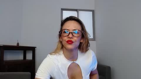 Snapshot of anniecervantez chatting on April 1, 4:37 pm Annie online show from April 1, 4:37 pm