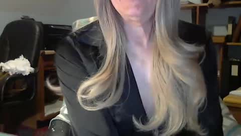 Snapshot of anniegurl chatting on April 12, 9:58 am anniegurl online show from April 12, 9:58 am