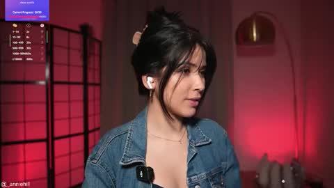 Snapshot of anniehillofficial_ chatting on February 7, 9:18 pm anniehillofficial_ online show from February 7, 9:18 pm