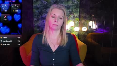 Annie online show from December 5, 12:00 pm