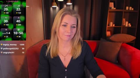 Annie online show from December 9, 8:55 am