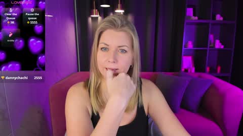 Annie online show from December 13, 8:41 am