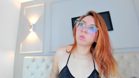 Snapshot of anniemartinezz chatting on December 23, 4:39 pm Annie online show from December 23, 4:39 pm