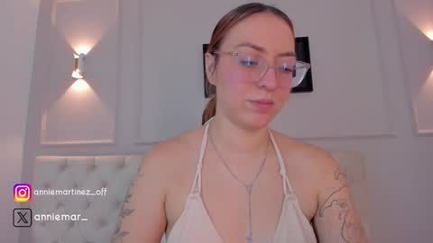 Snapshot of anniemartinezz chatting on January 23, 6:03 pm Annie online show from January 23, 6:03 pm