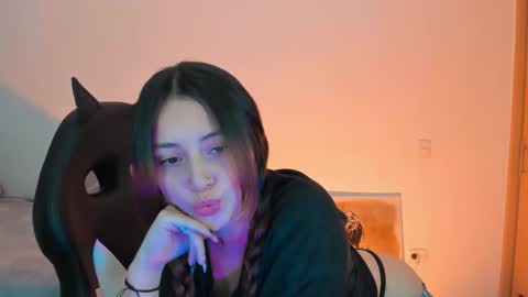 Annie online show from November 27, 3:19 am