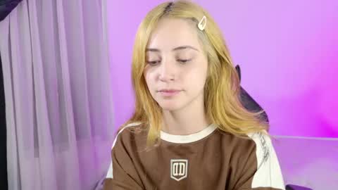 Snapshot of anniemora_ chatting on April 29, 2:59 am Annie online show from April 29, 2:59 am