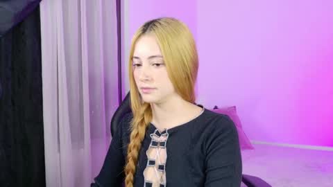 Snapshot of anniemora_ chatting on May 22, 1:57 am Annie online show from May 22, 1:57 am