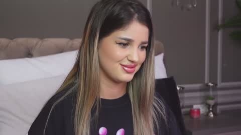 AnnieStyles online show from January 8, 10:37 am