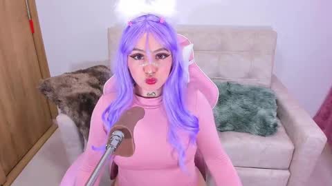 Snapshot of annika_03 chatting on December 25, 1:20 am Gise. online show from December 25, 1:20 am