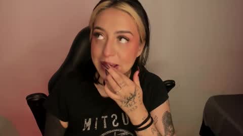 Annika online show from November 28, 2:42 pm