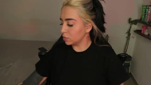 Annika online show from December 14, 5:07 pm