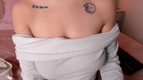 Snapshot of anntonella_watson chatting on February 5, 11:26 am ANTON online show from February 5, 11:26 am