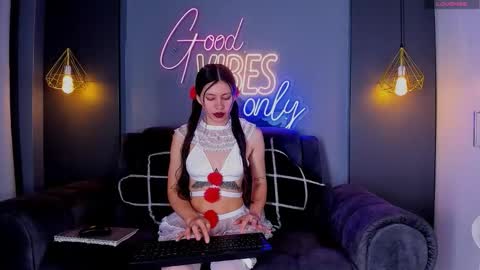 anny_loves online show from October 31, 12:06 pm