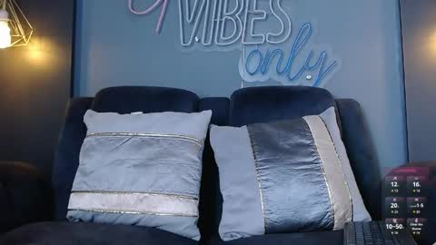 anny_loves online show from March 28, 5:12 pm