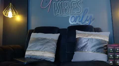 anny_loves online show from April 17, 4:54 pm