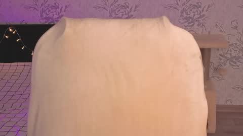 Annie online show from April 11, 7:45 am