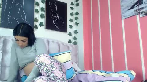 Snapshot of annyevans_ chatting on February 18, 3:32 pm online show from February 18, 3:32 pm