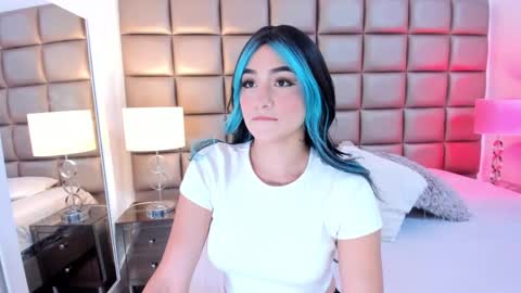 Snapshot of annyhizzle chatting on February 1, 9:40 pm online show from February 1, 9:40 pm