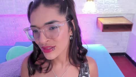 Annyluna online show from December 3, 2:05 pm