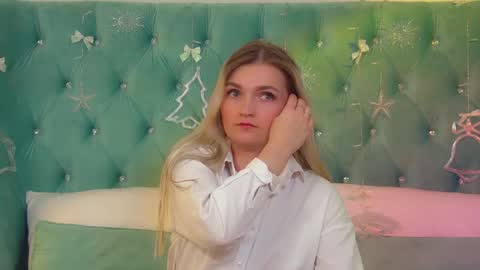 annyraii online show from December 2, 6:30 am