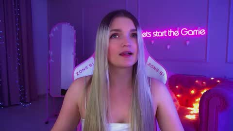 annyraii online show from December 5, 6:26 pm