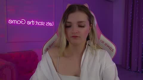 annyraii online show from March 2, 6:25 am