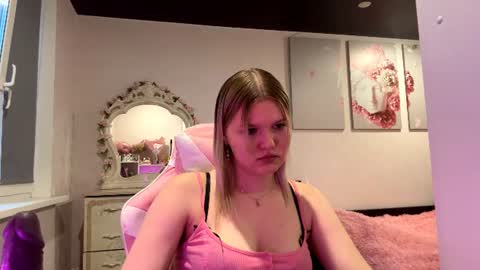 Snapshot of annyvibess chatting on June 13, 5:55 pm annyvibess online show from June 13, 5:55 pm