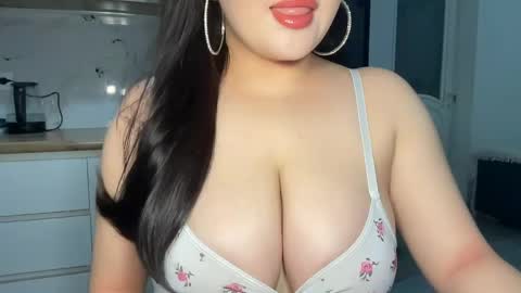 Snapshot of anora_sunny chatting on May 7, 1:33 am Any online show from May 7, 1:33 am