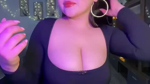 Snapshot of anora_sunny chatting on May 23, 6:23 pm Any online show from May 23, 6:23 pm