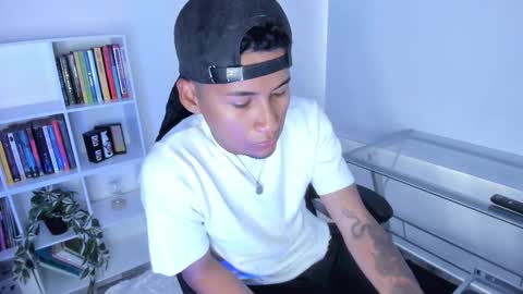 anozly online show from March 14, 3:39 pm