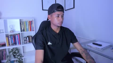 anozly online show from March 17, 6:28 am