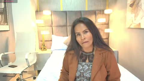 Snapshot of anthonelaa__ chatting on April 21, 8:12 pm Anthonelaa online show from April 21, 8:12 pm