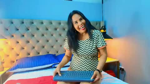Snapshot of anthonelaa__ chatting on April 25, 8:17 pm Anthonelaa online show from April 25, 8:17 pm