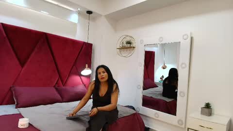 Snapshot of anthonelaa__ chatting on May 25, 8:04 pm Anthonelaa online show from May 25, 8:04 pm