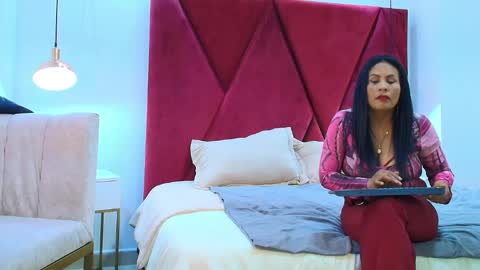Snapshot of anthonelaa__ chatting on June 1, 7:37 pm Anthonelaa online show from June 1, 7:37 pm