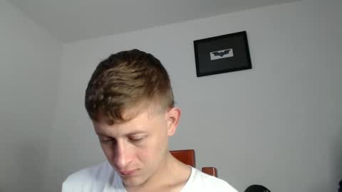 Snapshot of anthonnymorrison chatting on December 2, 5:15 pm leon online show from December 2, 5:15 pm
