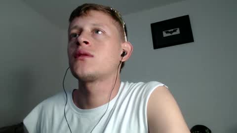 Snapshot of anthonnymorrison chatting on December 2, 8:22 pm leon online show from December 2, 8:22 pm