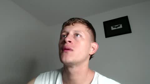 Snapshot of anthonnymorrison chatting on December 3, 3:09 am leon online show from December 3, 3:09 am
