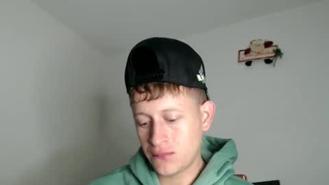 Snapshot of anthonnymorrison chatting on December 7, 12:08 am leon online show from December 7, 12:08 am
