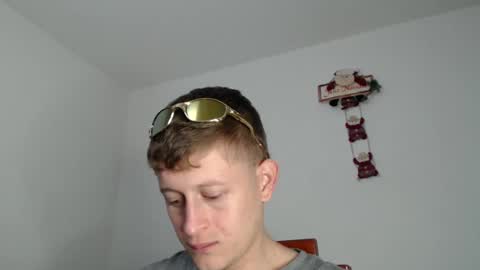 Snapshot of anthonnymorrison chatting on December 7, 6:37 pm leon online show from December 7, 6:37 pm